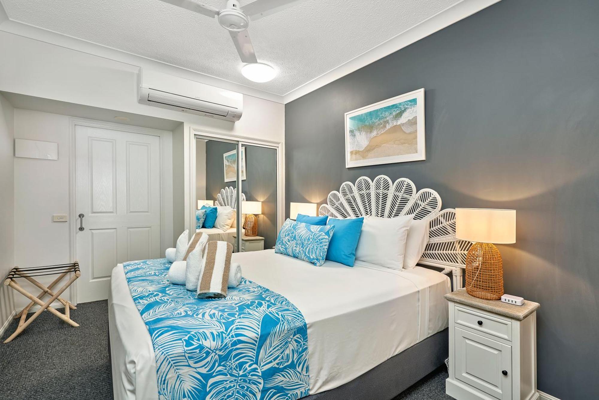 Alassio Apartments With Direct Pool Access Palm Cove Room photo