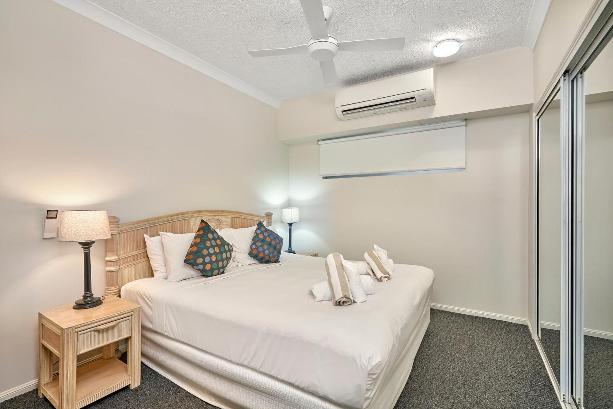 Alassio Apartments With Direct Pool Access Palm Cove Room photo